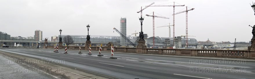 Berlin. Tiergarten. Moltebrücke. Baustelle. Berliner Hauptbahnhof
21. 2. 2005. Berlin. Mitte. Tiergarten. Moltebrücke. Baustelle Berliner Hauptbahnhof
Schlüsselwörter: Berlin;Deutschland;Germany;Hauptbahnhof;Mitte;Moltkebrücke;Panorama;2005;Regierungsviertel