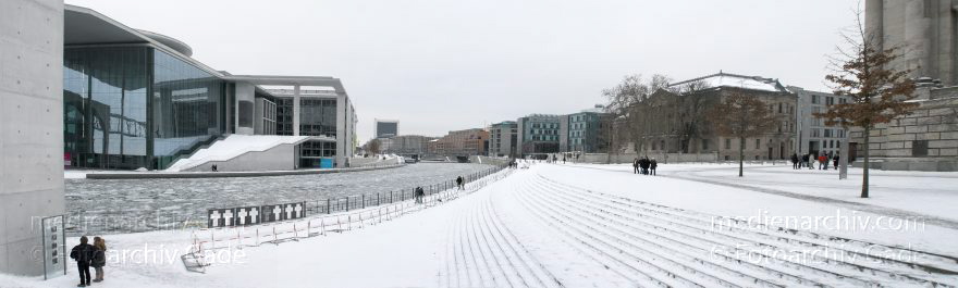 Berlin. Spree. Bundestag. Winter. Eis
31. 1. 2010. Berlin. Mitte. Regierungsviertel. Fluss Spree. Bundestag. Winter. Eis
Schlüsselwörter: 2010;Berlin;Deutschland;Fluss;Germany;Mitte;Panorama;Regierungsviertel;Schnee;Spree;Winter