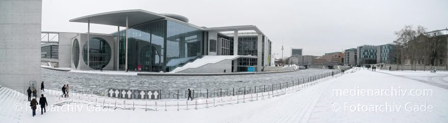Berlin. Spree. Bundestag. Winter. Eis
31. 1. 2010. Berlin. Mitte. Regierungsviertel. Fluss Spree. Bundestag. Winter. Eis
Schlüsselwörter: 2010;Berlin;Deutschland;Fluss;Germany;Mitte;Panorama;Regierungsviertel;Schnee;Spree;Winter