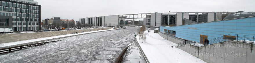 Berlin. Spree. Bundestag. Winter. Eis
31. 1. 2010. Berlin. Mitte. Regierungsviertel. Fluss Spree. Bundestag. Winter. Eis
Schlüsselwörter: 2010;Berlin;Deutschland;Fluss;Germany;Mitte;Panorama;Regierungsviertel;Schnee;Spree;Winter