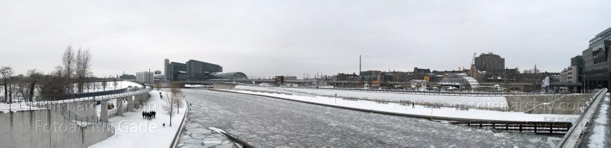 Berlin. Spree. Bundestag. Winter. Eis
31. 1. 2010. Berlin. Mitte. Regierungsviertel. Fluss Spree. Bundestag. Winter. Eis
Schlüsselwörter: Berlin;Deutschland;Fluss;Germany;Mitte;Panorama;Spree;Winter