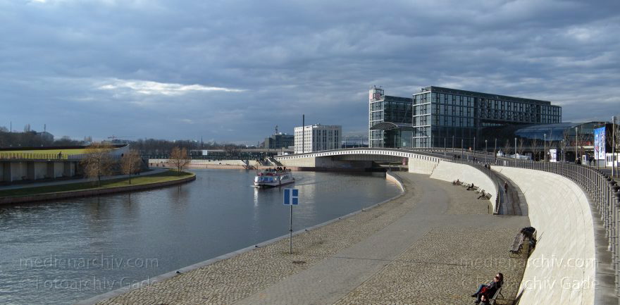 Berlin. Spree. Kapelle-Ufer. Hauptbahnhof
28. 02. 2010. Berlin. Mitte. Spree. Hauptbahnhof. Kapelle-Ufer
Schlüsselwörter: Berlin;Mitte;2010;Kapelle-Ufer;Hauptbahnhof;Spree