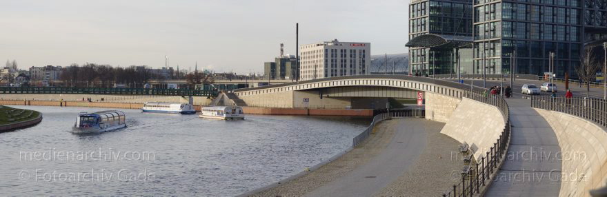 Berlin. Kapelle-Ufer
12. 11. 2011. Berlin. Mitte. Regierungsviertel. Kapelle-Ufer
Schlüsselwörter: Berlin;Boote;Deutschland;Fluss;Germany;Hauptbahnhof;Mitte;Panorama;Regierungsviertel;2011;Spree