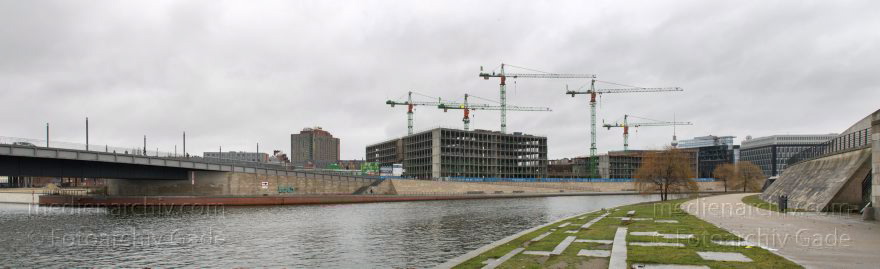 Berlin. Spree. Baustelle des Bundesministeriums für Bildung und Forschung am Kapelle-Ufer
6. 1. 2013. Berlin. Mitte. Regierungsviertel. Fluss Spree. Baustelle des Bundesministeriums für Bildung und Forschung am Kapelle-Ufer
Schlüsselwörter: Baustelle;Berlin;Fluss;Germany;Kapelle-Ufer;Mitte;Panorama;Regierungsviertel;2013;Spree