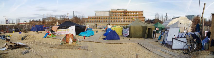 Berlin. Mitte. Regierungsviertel. Occupy Camp
12. 11. 2011. Berlin. Mitte. Regierungsviertel. Occupy Camp am Kapelle-Ufer
Schlüsselwörter: 2011;Berlin;Deutschland;Germany;Mitte;Occupy Camp;Regierungsviertel