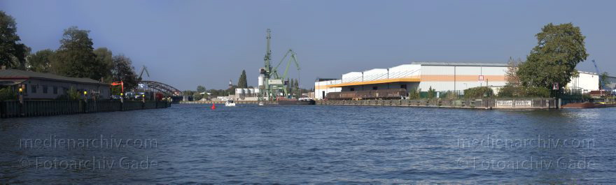 Berlin. Spandau. Wilhelmstadt. Süd-Behala. Havel.
25. 9. 2011. Berlin. Spandau. Wilhelmstadt. Süd-Behala. Fluss Havel.
Schlüsselwörter: Berlin;Deutschland;Fluss;Germany;Havel;Panorama;2011;Spandau