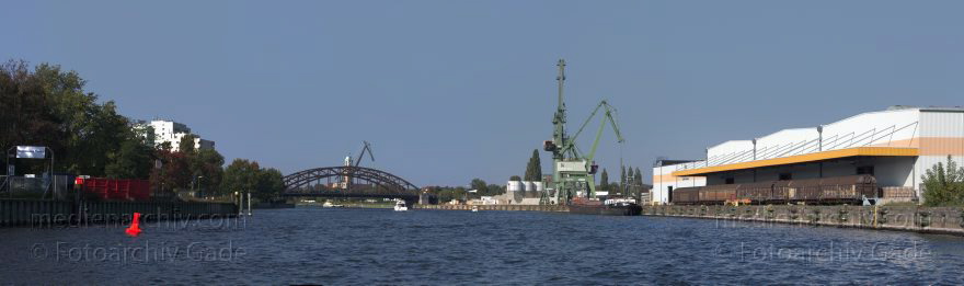 Berlin. Spandau. Wilhelmstadt. Süd-Behala. Havel.
25. 9. 2011. Berlin. Spandau. Wilhelmstadt. Süd-Behala. Fluss Havel.
Schlüsselwörter: Berlin;Deutschland;Fluss;Germany;Havel;Panorama;2011;Spandau