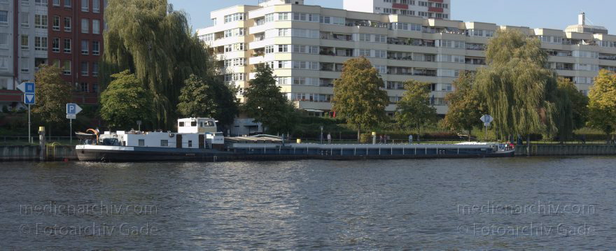 Berlin. Spandau. Havel. Binnenschiffe
25. 9. 2011. Berlin. Spandau. Fluss Havel. Binnenschiffe
Schlüsselwörter: Berlin;Boote;Deutschland;Fluss;Germany;Havel;Panorama;Schiff;2011;Spandau
