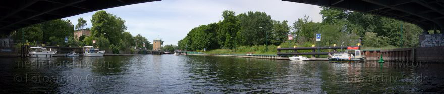 Berlin. Spandau. Schleuse Spandau. Havel. Boote
27. 5. 2012. Berlin. Spandau. Schleuse Spandau. Havel. Boote
Schlüsselwörter: Berlin;Boote;Deutschland;Fluss;Germany;Havel;Panorama;Schleuse;2012;Spandau