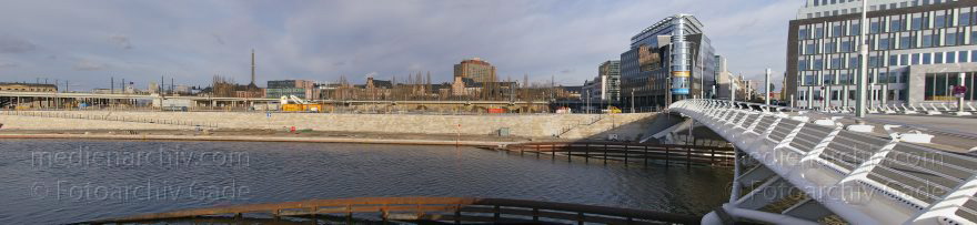 Berlin. Kapelleufer. Spree
23. 01. 2005. Berlin. Mitte. Kapelleufer. Fluss. Fluß Spree
Schlüsselwörter: Berlin;Deutschland;Germany;Mitte;2005;Panorama