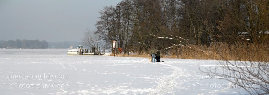 Berlin. Reinickendorf zugefrorener Tegeler See. Winter. Eis
24. 1. 2010. Berlin. Reinickendorf. Tegel. zugefrorener Tegeler See. Winter. Eis
Schlüsselwörter: 2010;Berlin;Deutschland;Eis;Germany;Panorama;Reinickendorf;Schnee;Tegel;Tegeler See;Winter;zugefroren