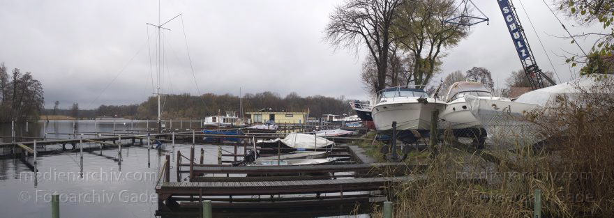 Berlin. Tegel. Tegeler See
30. 11. 2013. Berlin. Tegel. Tegeler See
Schlüsselwörter: 2013;Berlin;Boote;Motorboot;Tegel;Tegeler See;Winter