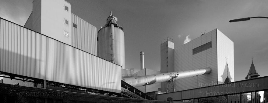 Berlin. Tiergarten. Moabit. Kraftwerk Moabit. Vattenfall.
21. 6. 2009. Berlin. Mitte. Tiergarten. Moabit. Kraftwerk Moabit. Vattenfall.
Schlüsselwörter: 2009;2010;Berlin;Bewag;Deutschland;Germany;Kraftwerk Moabit;Mitte;Panorama;Stromerzeuger;Tiergarten;2008;Vattenfall
