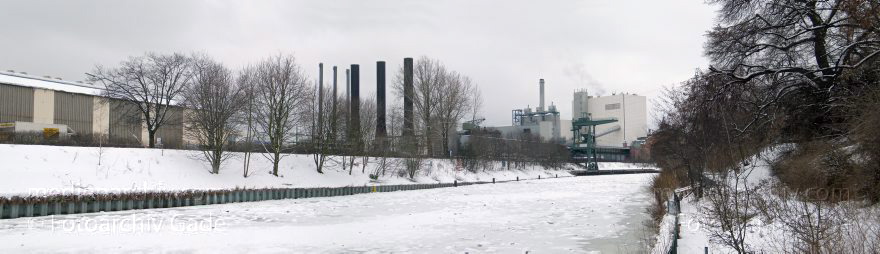 Berlin. Tiergarten. Kraftwerk Moabit. Zugefrorener Berliner-Spandauer-Schiffahrtskanal
14. 2. 2010. Berlin. Mitte. Tiergarten. Kraftwerk Moabit. Zugefrorener Berlin-Spandauer-Schiffahrtskanal. Berlin-Spandauer-Schifffahrtskanal. Winter. Eis. Schnee.
Schlüsselwörter: 2010;Berlin;Berlin-Spandauer-Schiffahrtskanal;Deutschland;Germany;Kraftwerk Moabit;Mitte;Panorama;Schnee;Tiergarten;Winter