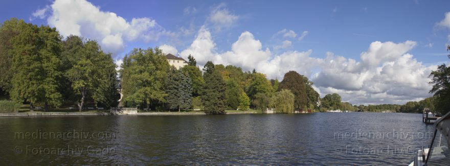 Berlin. Zehlendorf. Wannsee. Kleiner Wannsee
9. 10. 2011. Berlin. Zehlendorf. Wannsee. Kleiner Wannsee
Schlüsselwörter: Berlin;Deutschland;Germany;Kleiner Wannsee;Panorama;Wannsee;2011;Zehlendorf