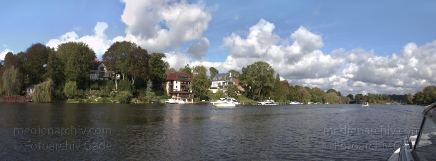 Berlin. Zehlendorf. Wannsee. Kleiner Wannsee
9. 10. 2011. Berlin. Zehlendorf. Wannsee. Kleiner Wannsee
Schlüsselwörter: Berlin;Deutschland;Germany;Kleiner Wannsee;Panorama;Wannsee;2011;Zehlendorf