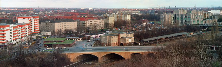 Berlin. Wedding. Gesundbrunnen
01. 01. 1995. Berlin. Wedding. Blick vom Bunker im Volkspark Humboldthain. Gesundbrunnen
Schlüsselwörter: Berlin;Deutschland;Germany;Gesundbrunnen;Humboldthain;Mitte;Panorama;1995;Wedding