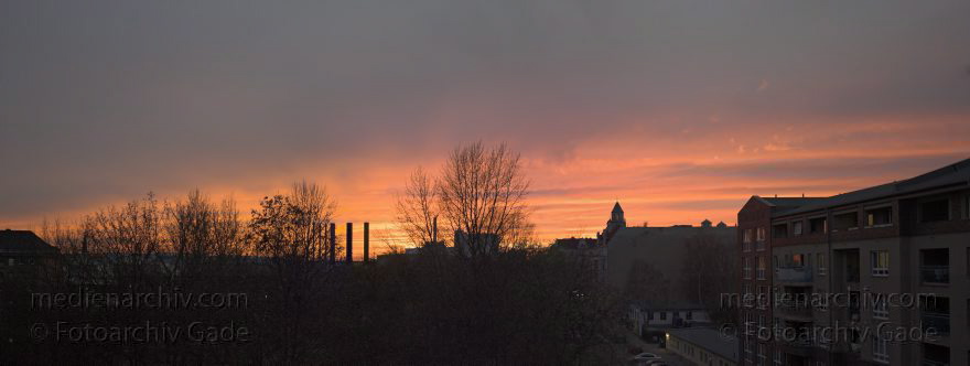 Berlin. Wedding. Pekinger Platz
22. 11. 2009. Berlin. Mitte. Wedding. Pekinger Platz. Abendrot
Schlüsselwörter: Berlin;Deutschland;Germany;Mitte;Panorama;Pekinger Platz;Sonnenuntergang;2010;Wedding