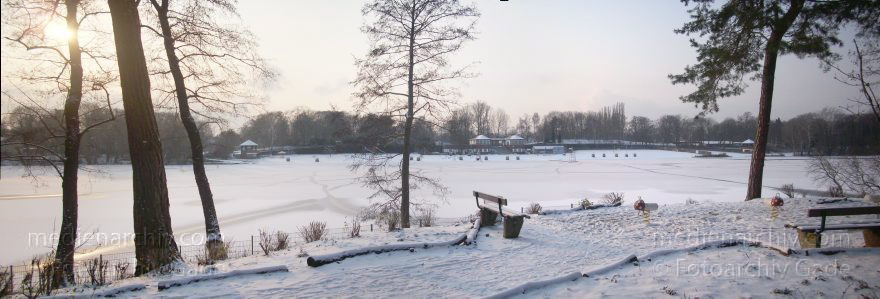 Berlin. Winter. Zugefrorener Plötzensee
19. 12. 2009. Berlin. Mitte. Wedding. Winter. Zugefrorener Plötzensee
Schlüsselwörter: 2009;Berlin;Deutschland;Eis;Germany;Mitte;Panorama;Plötzensee;Rehberge;Schnee;Weddin;Wedding;Winter;zugefroren