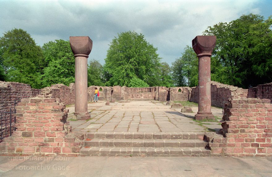 Baden-Württemberg. Heidelberg. Michaelskloster. Ruine
18. 5. 1991. Baden-Württemberg. Heidelberg. Michaelskloster auf dem Heidelberger Heiligenberg. Ruine
Schlüsselwörter: Baden-Württemberg;Deutschland;Germany;Heidelberg;Michaelskloster;1991;Ruine