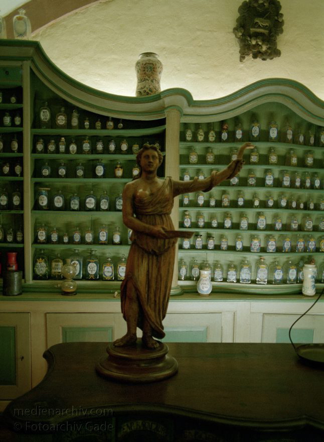 Baden-Württemberg. Heidelberg
21. 5. 1991. Baden-Württemberg. Heidelberg. Apothekermuseum im Heidelberger Schloss
Schlüsselwörter: Apothekermuseum;Baden-Württemberg;Deutschland;Germany;Heidelberg;1991;Heidelberger Schloss