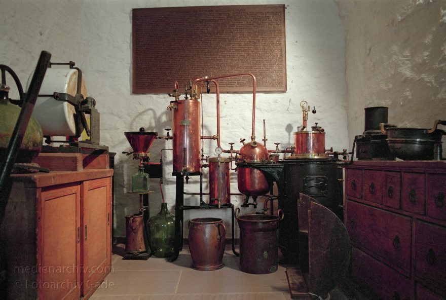 Baden-Württemberg. Heidelberg
21. 5. 1991. Baden-Württemberg. Heidelberg. Apothekermuseum im Heidelberger Schloss
Schlüsselwörter: Apothekermuseum;Baden-Württemberg;Deutschland;Germany;Heidelberg;1991;Heidelberger Schloss