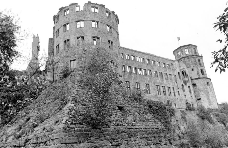 Baden-Württemberg. Heidelberg
17. 5. 1991. Baden-Württemberg. Heidelberg. Heidelberger Schloss am Nordhang des Königsstuhls
Schlüsselwörter: Baden-Württemberg;Deutschland;Germany;Heidelberg;1991;Heidelberger Schloss