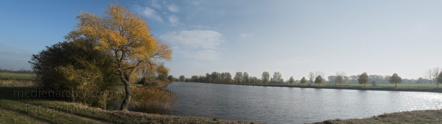 Brandenburg. Rhinluch. Fischteich bei Tarmow.
31. 10. 2009. Brandenburg. Rhinluch. Fischteich bei Tarmow.
Schlüsselwörter: Brandenburg;Deutschland;Fischteich;Germany;Rhinluch;Tarmow;2009;Teich