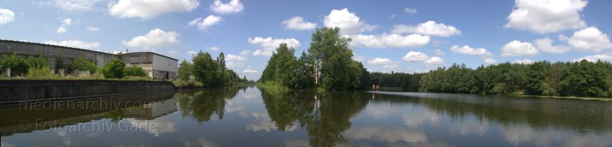 Brandenburg. Veltener Stichkanal. Bundeswasserstraße im Bundesland Brandenburg
4. 7. 2012. Brandenburg. Veltener Stichkanal. Bundeswasserstraße im Bundesland Brandenburg. Panorama
Schlüsselwörter: Brandenburg;Deutschland;Germany;Panorama;Stichkanal;Velten;2012;Wasserstraße