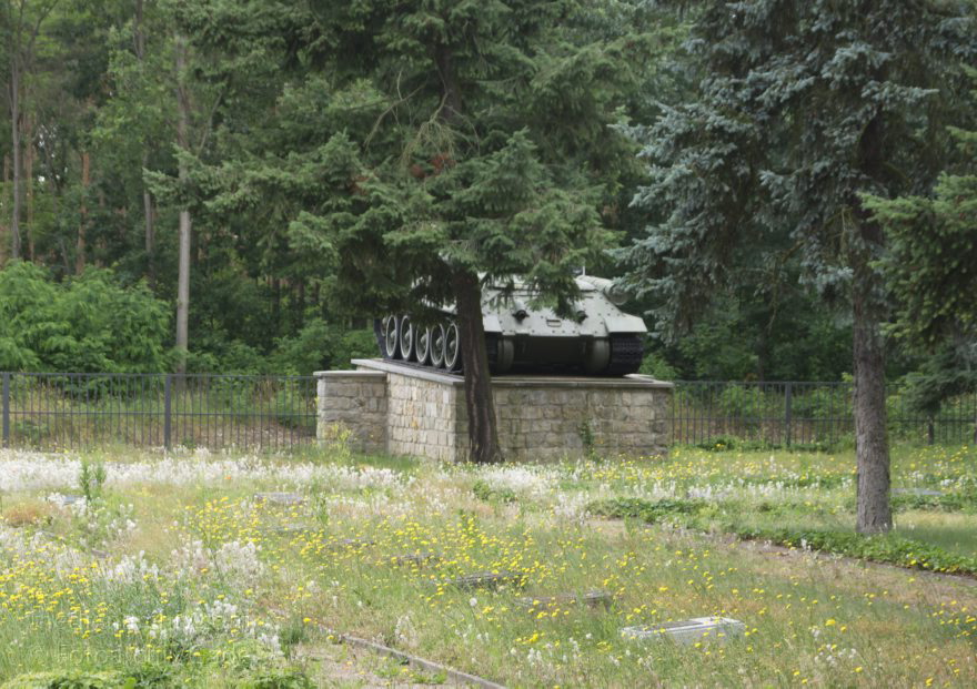 Sowjetischer Ehrenfriedhof Baruth / Mark
17. 6. 2014. Brandenburg Baruth/Mark. Sowjetischer Ehrenfriedhof Baruth / Mark
Schlüsselwörter: Baruth/Mark;Brandenburg;Ehrenfriedhof;Friedhof;Panzer;Soldaten;Sowjetischer;2014;T34;Baruth  Mark