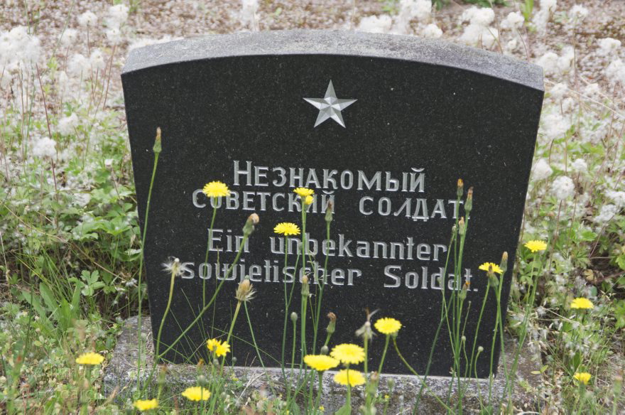 Sowjetischer Ehrenfriedhof Baruth / Mark
17. 6. 2014. Brandenburg Baruth/Mark. Sowjetischer Ehrenfriedhof Baruth / Mark. Grabsteine
Schlüsselwörter: Baruth/Mark;Brandenburg;Ehrenfriedhof;Friedhof;Grabstein;Soldaten;2014;Sowjetischer;Baruth  Mark
