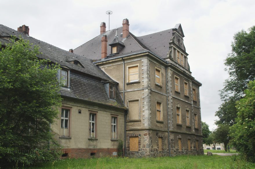 Schloss in Baruth/ Mark
17. 6. 2014. Brandenburg Baruth/Mark. Schloss in Baruth / Mark
Schlüsselwörter: Baruth/Mark;Brandenburg;2014;Schloss;Baruth  Mark