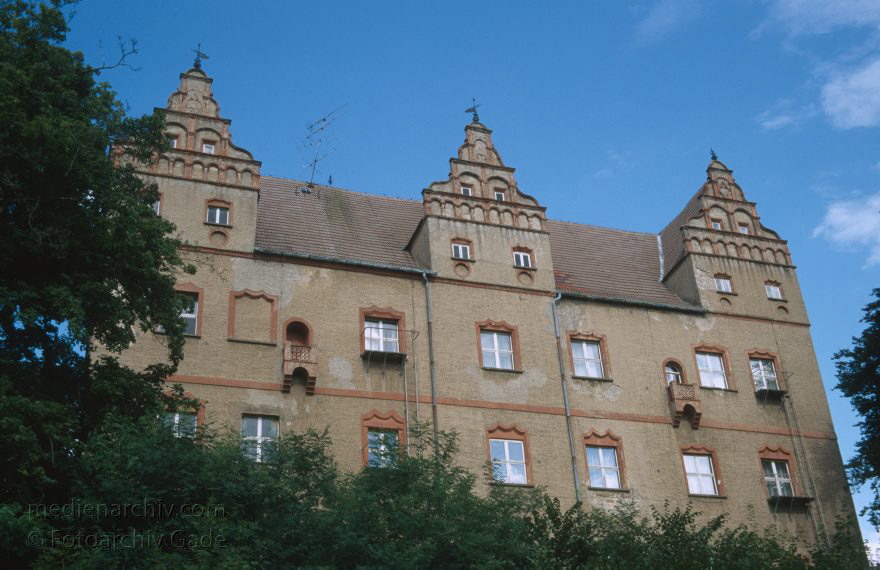 Schloss in Boitzenburg
August 1996. Brandenburg. Uckermark. Boitzenburg. Schloßpark
Schlüsselwörter: Boitzenburg;Brandenburg;Deutschland;Germany;Schlosspark;Schloßpark;Schlösser;1996;Uckermark