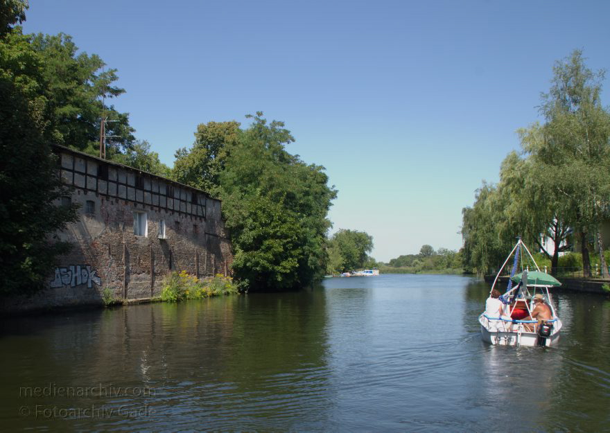 Brandenburg. Brandenburg an der Havel. Brandenburger Stadtkanal
19. 8. 2012. Brandenburg. Brandenburg an der Havel. Brandenburger Stadtkanal
Schlüsselwörter: Brandenburg;Brandenburger Stadtkanal;Deutschland;Germany;2012;Stadtkanal