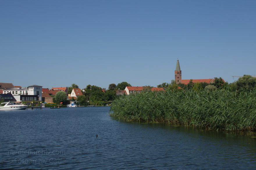 Brandenburg. Brandenburg an der Havel. Brandenburger Stadtkanal. Domstift Brandenburg
19. 8. 2012. Brandenburg. Brandenburg an der Havel. Brandenburger Stadtkanal. Domstift Brandenburg. Kirche. Religion
Schlüsselwörter: Brandenburg;Brandenburger Dom;Brandenburger Stadtkanal;Deutschland;Dom;Domstift Brandenburg;Germany;Kirche;Religion;2012;Stadtkanal