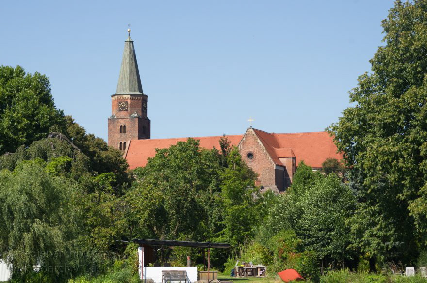 Brandenburg. Brandenburg an der Havel. Brandenburger Stadtkanal. Domstift Brandenburg
19. 8. 2012. Brandenburg. Brandenburg an der Havel. Brandenburger Stadtkanal. Domstift Brandenburg. Kirche. Religion
Schlüsselwörter: Brandenburg;Brandenburger Dom;Brandenburger Stadtkanal;Deutschland;Dom;Domstift Brandenburg;Germany;Kirche;Religion;2012;Stadtkanal