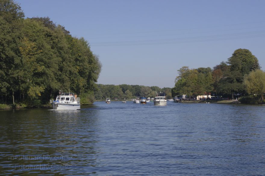 Brandenburg. Caputh. Fluss Havel
2. 10. 2011. Brandenburg. Caputh. Fluss Havel. Motorboote
Schlüsselwörter: Boote;Brandenburg;Caputh;Deutschland;Fluss;Germany;Havel;2011;Motorboote