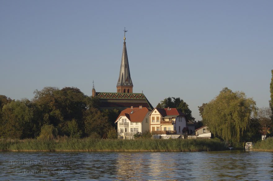 Brandenburg. Geltow am Fluss Havel.
1. 9. 2011. Brandenburg. Geltow am Fluss Havel.
Schlüsselwörter: Brandenburg;Deutschland;Fluss;Geltow;Germany;Havel;Kirche;2011;Potsdam