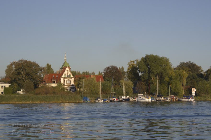 Brandenburg. Geltow am Fluss Havel.
1. 9. 2011. Brandenburg. Geltow am Fluss Havel.
Schlüsselwörter: Brandenburg;Deutschland;Fluss;Geltow;Germany;Havel;2011;Potsdam