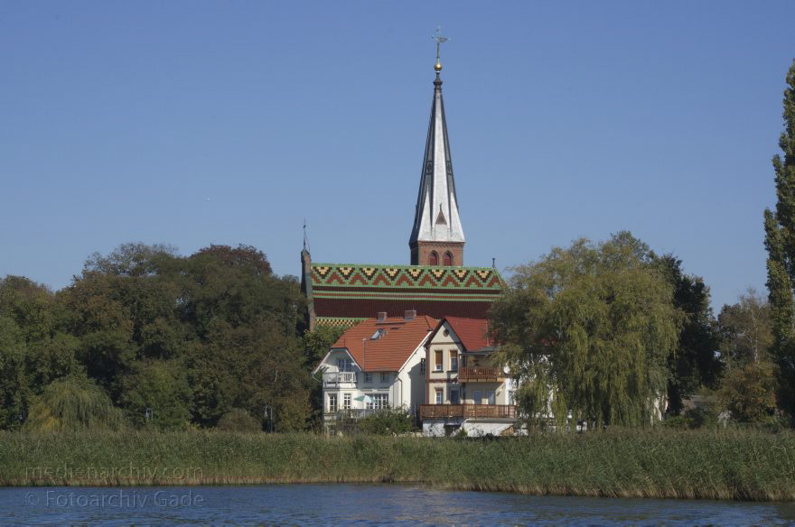 Brandenburg. Geltow am Fluss Havel
2. 10. 2011. Brandenburg. Geltow am Fluss Havel
Schlüsselwörter: Brandenburg;Deutschland;Fluss;Geltow;Germany;Havel;Kirche;2011;Werder