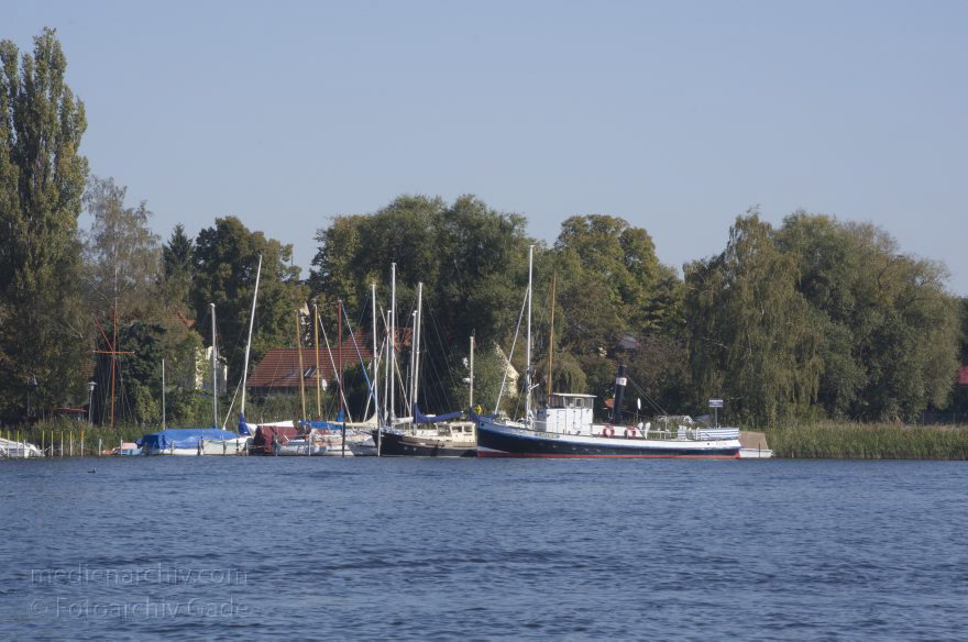 Brandenburg. Geltow am Fluss Havel
2. 10. 2011. Brandenburg. Geltow am Fluss Havel
Schlüsselwörter: Boote;Brandenburg;Deutschland;Fluss;Geltow;Germany;Havel;2011;Werder