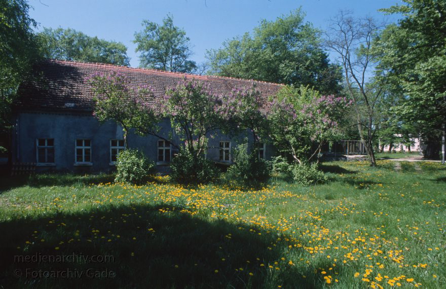 Brandenburg. Gentzrode. Ehemaliger Russischer Militärstützpunkt. Kaserne
Mai 1994. Brandenburg. Gentzrode. Ehemaliger Militärstützpunkt der Sowjetischen Truppen in der DDR.
Schlüsselwörter: Brandenburg;DDR;Deutschland;Gentzrode;1994;Germany