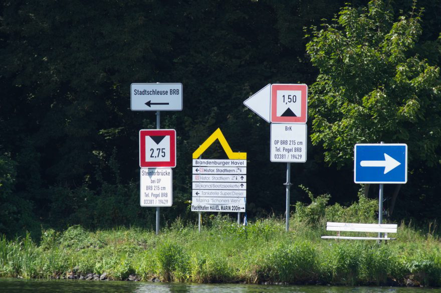 Brandenburg. Fluss Havel zwischen Ketzin und Brandenburg
19. 8. 2012. Brandenburg. Fluss Havel zwischen Ketzin und Brandenburg. Verkehrszeichen für die Schifffahrt
Schlüsselwörter: Brandenburg;Deutschland;Fluss;Germany;Havel;Ketzin;2012;Verkehrszeichen
