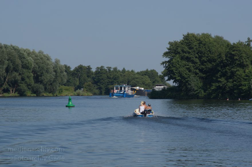 Brandenburg. Fluss Havel zwischen Ketzin und Brandenburg. Motorboote
19. 8. 2012. Brandenburg. Fluss Havel zwischen Ketzin und Brandenburg. Motorboote
Schlüsselwörter: Brandenburg;Deutschland;Fluss;Germany;Havel;Ketzin;Motorboote;2012;Wassersport