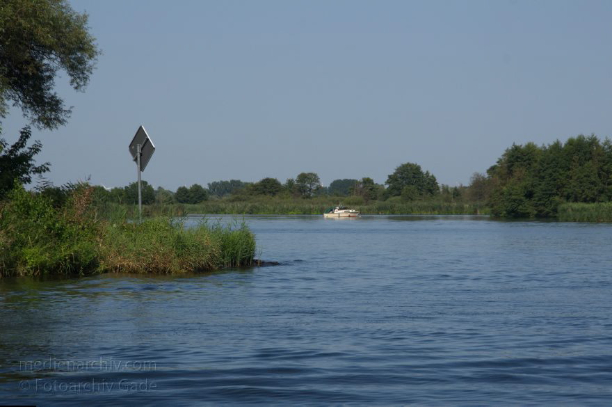 Brandenburg. Fluss Havel zwischen Ketzin und Brandenburg
19. 8. 2012. Brandenburg. Fluss Havel zwischen Ketzin und Brandenburg
Schlüsselwörter: Brandenburg;Deutschland;Fluss;Germany;Havel;2012;Ketzin