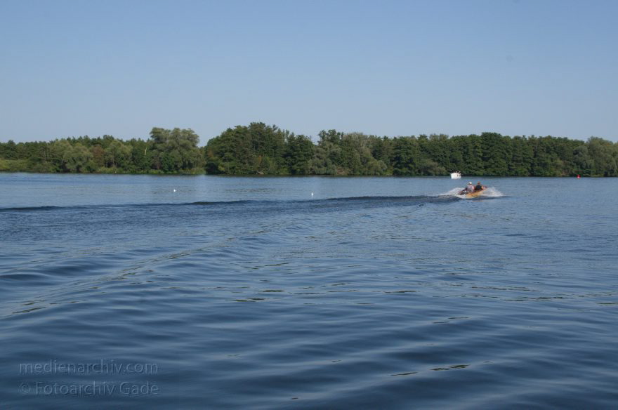 Brandenburg. Fluss Havel zwischen Ketzin und Brandenburg. Motorboote
19. 8. 2012. Brandenburg. Fluss Havel zwischen Ketzin und Brandenburg. Motorboote
Schlüsselwörter: Brandenburg;Deutschland;Fluss;Germany;Havel;Ketzin;Motorboote;2012;Wassersport