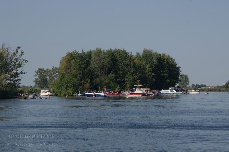 Brandenburg. Fluss Havel zwischen Ketzin und Brandenburg. Motorboote
19. 8. 2012. Brandenburg. Fluss Havel zwischen Ketzin und Brandenburg. Motorboote
Schlüsselwörter: Brandenburg;Deutschland;Fluss;Germany;Havel;Ketzin;Motorboote;2012;Wassersport