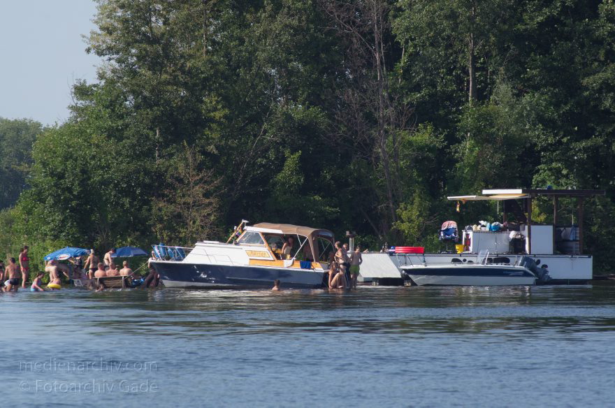 Brandenburg. Fluss Havel zwischen Ketzin und Brandenburg. Motorboote
19. 8. 2012. Brandenburg. Fluss Havel zwischen Ketzin und Brandenburg. Motorboote
Schlüsselwörter: Brandenburg;Deutschland;Fluss;Germany;Havel;Ketzin;Motorboote;2012;Wassersport