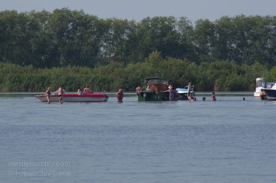 Brandenburg. Fluss Havel zwischen Ketzin und Brandenburg. Motorboote
19. 8. 2012. Brandenburg. Fluss Havel zwischen Ketzin und Brandenburg. Motorboote
Schlüsselwörter: Brandenburg;Deutschland;Fluss;Germany;Havel;Ketzin;Motorboote;2012;Wassersport