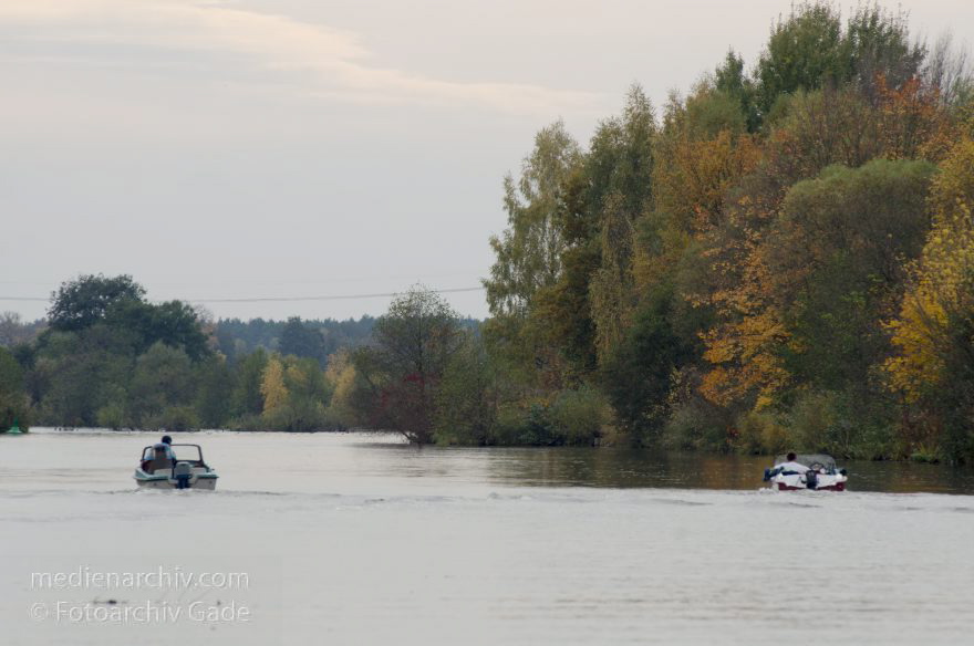 Brandenburg. Havel-Oder-Wasserstraße bei Hennigsdorf
20. 10. 2013. Brandenburg. Havel-Oder-Wasserstraße bei Hennigsdorf. Boote. Herbstlaub
Schlüsselwörter: Boote;Brandenburg;Havel;Havel-Oder-Wasserstraße;Hennigsdorf;Herbstlaub;2013;Motorboote